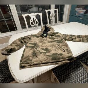 Cabelas 1/4 zip hooded hunting pullover, insulated wool like